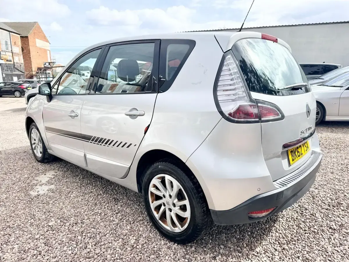 Used Renault Scénic III Dynamique 110 HP (80 kW) 2013 Silver MPV