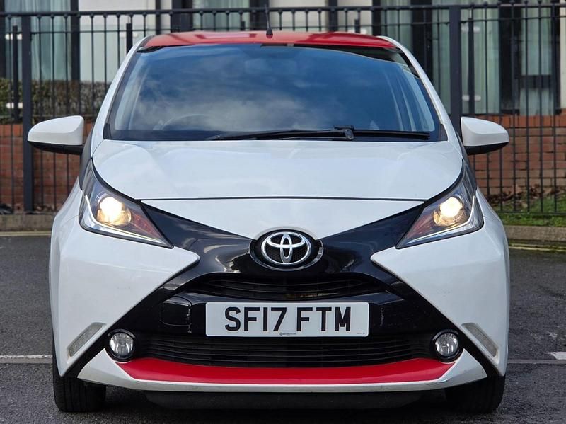 Used Toyota Aygo x-press 69 HP (50 kW) 2017 White Hatchback