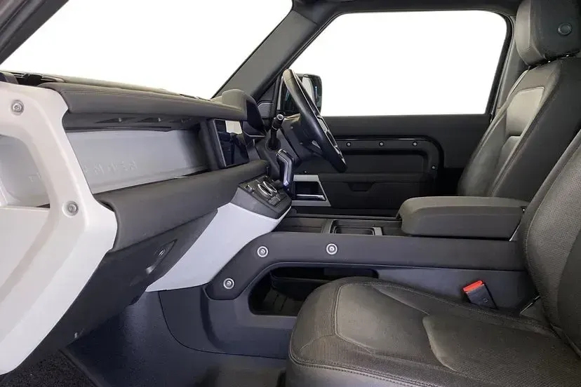 Used Land Rover Defender SE Dynamic 246 HP (180 kW) 2022 Black SUV