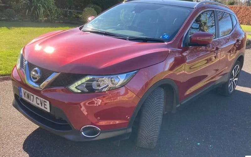 Used Nissan Qashqai Tekna 131 HP (96 kW) 2017 Red SUV