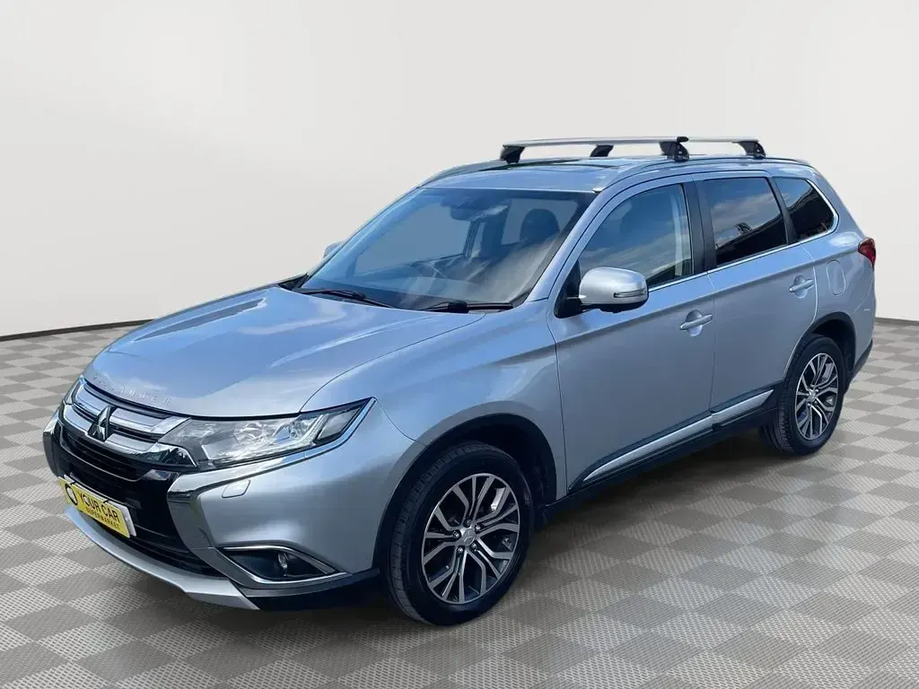 Used Mitsubishi Outlander 147 HP (108 kW) 2017 Silver SUV