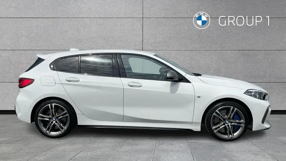 Käytetty BMW M135 Comfort Edition 302 HP (222 kW) 2021 Valkoinen Viistoperä