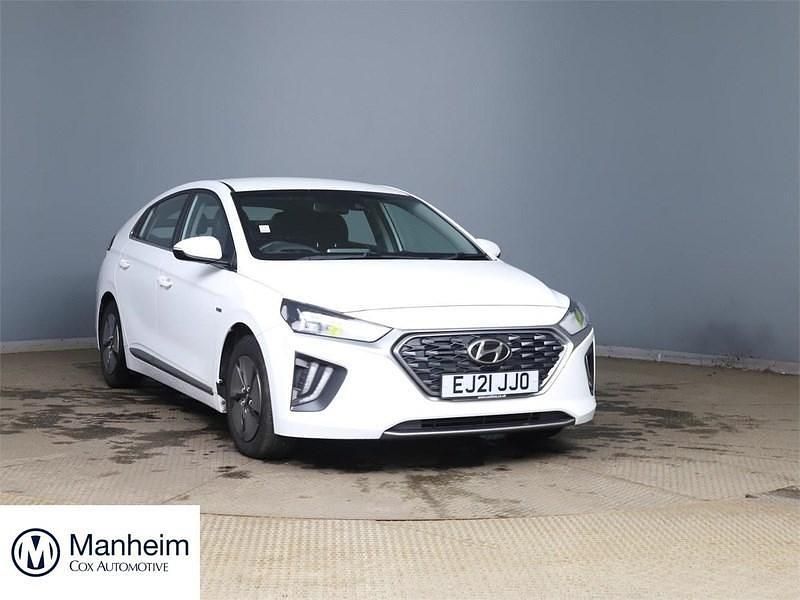 Used Hyundai Ioniq Premium 139 HP (102 kW) 2021 Polar white Hatchback