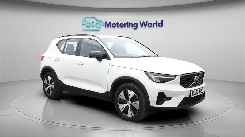 Used Volvo XC40 Plus 211 HP (155 kW) 2022 White SUV