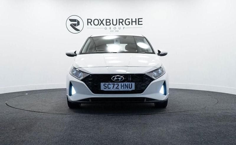 Used Hyundai i20 SE 100 HP (73 kW) 2022 White Hatchback
