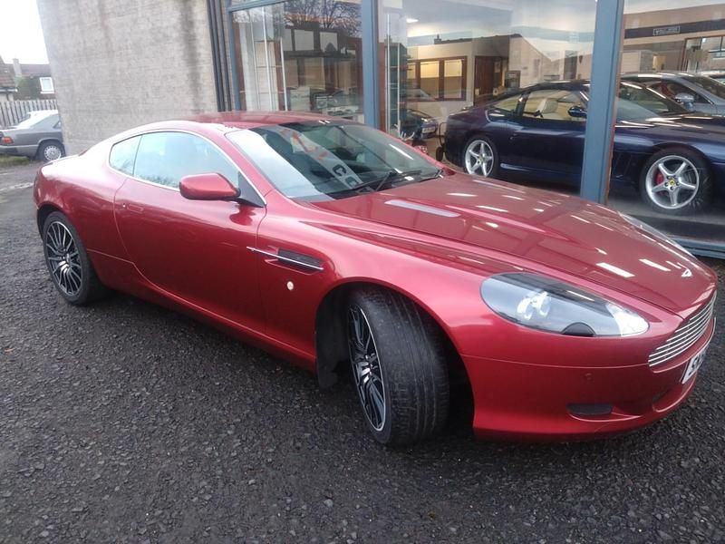 Begagnad Aston Martin DB9 450 HK (330 kW) 2007 Röd Sportkupé