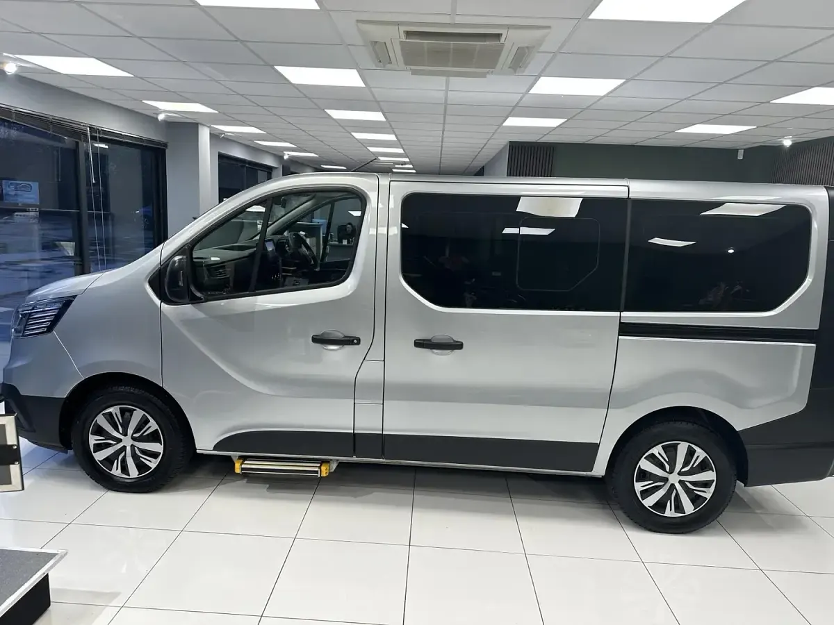 Used Renault Trafic Business 150 HP (110 kW) 2022 Grey MPV