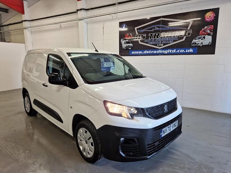 White Used 2021 Peugeot Partner MPV | £7,450 (Good price) - Image 1/4