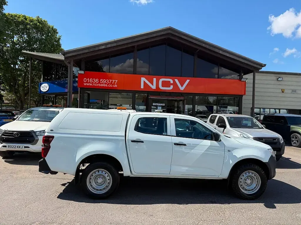 Used Isuzu D-Max 163 HP (119 kW) 2023 White Pickup
