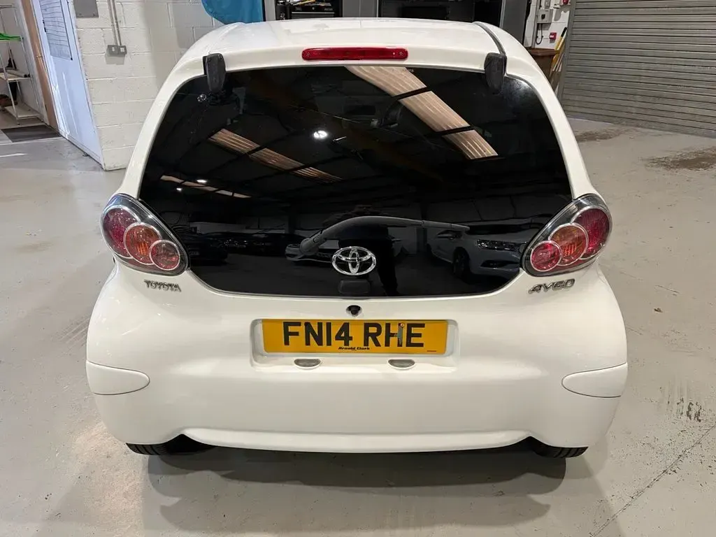 Used Toyota Aygo 2014 White Hatchback