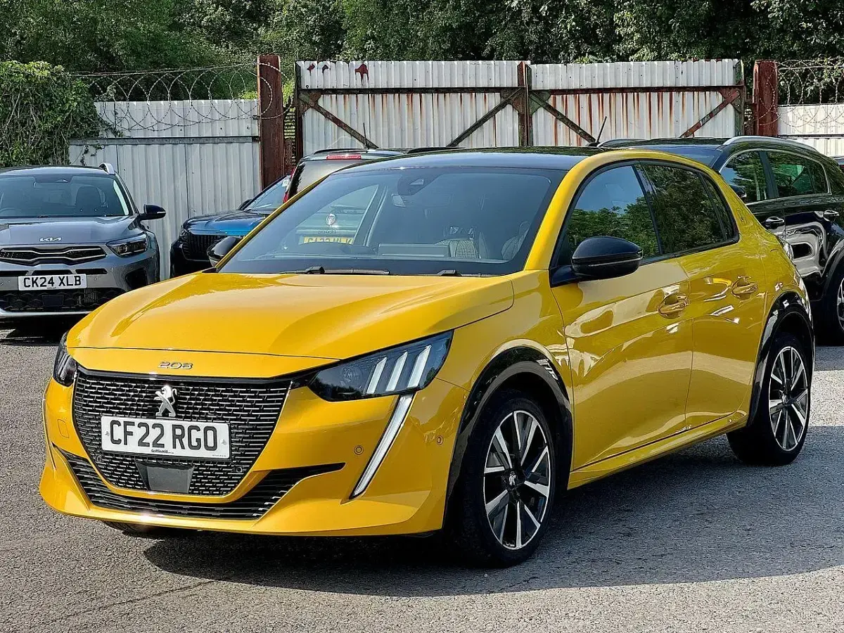 Used Peugeot 208 GT 99 HP (72 kW) 2022 Yellow Hatchback