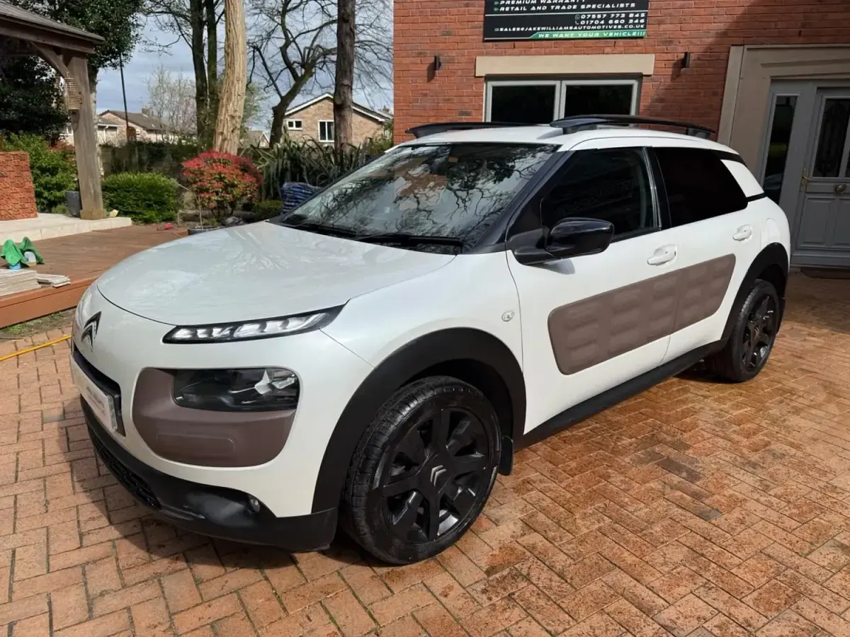 Gebraucht Citroën C4 Cactus Flair 2018 Weiß Kleinwagen