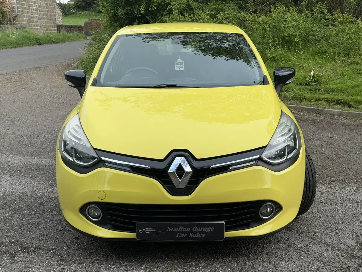 Used Renault Clio IV Dynamique 90 HP (66 kW) 2014 Yellow Hatchback