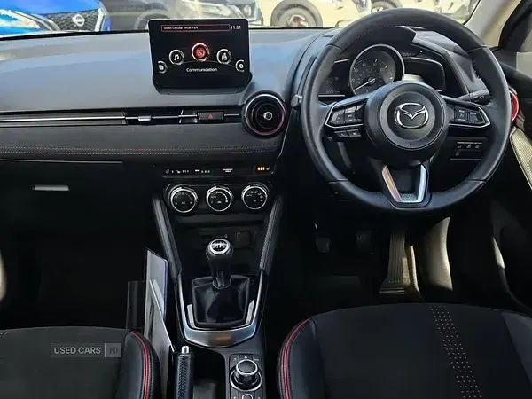 Usado Mazda 2 Homura-Aka 116 CV (85 kW) 2024 Azul Utilitario