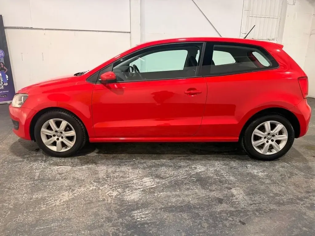 Usado VW Polo SE 85 CV (62 kW) 2011 Rojo Utilitario