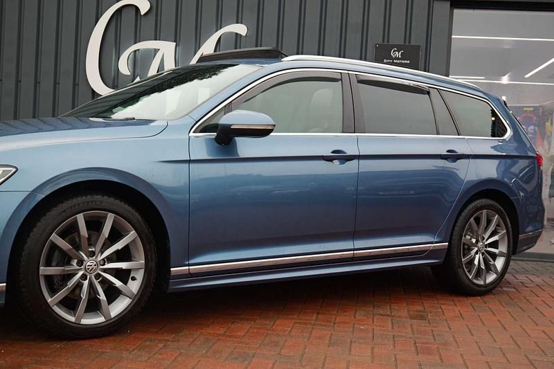 Used VW Passat R-line 190 HP (139 kW) 2017 Blue Estate