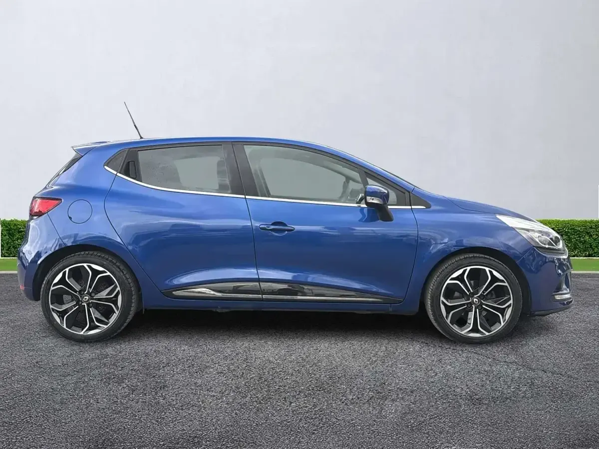 Used Renault Clio Iconic 76 HP (55 kW) 2018 Blue  Hatchback