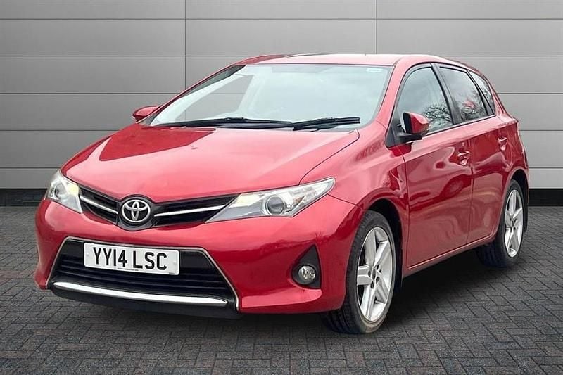 Used Toyota Auris Sport 132 HP (97 kW) 2014 Vermillion red Hatchback