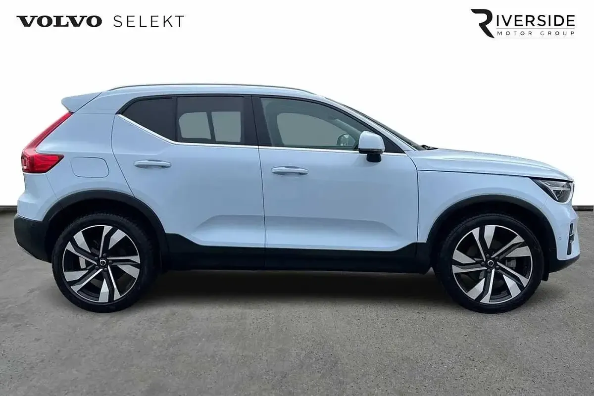 Second-hand Volvo XC40 Ultra 163 CP (119 kW) 2025 Albastru SUV