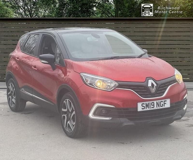 Used Renault Captur Iconic 90 HP (66 kW) 2019 Red/black SUV