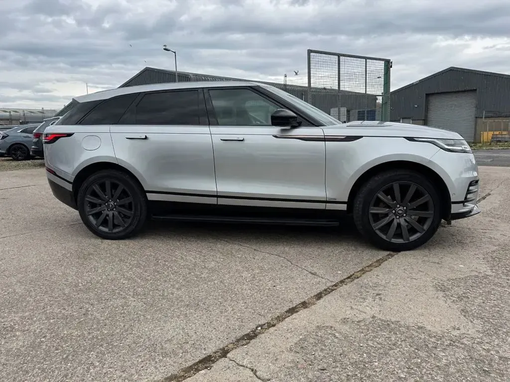 Used Land Rover Range Rover Velar HSE Dynamic 240 HP (176 kW) 2019 Silver SUV