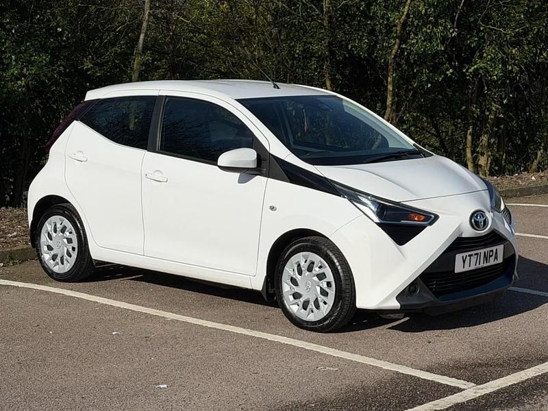 Used Toyota Aygo X-play 2021 White Hatchback