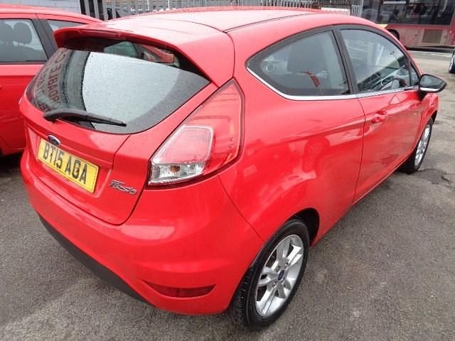 Used Ford Fiesta Zetec 82 HP (60 kW) 2015 Red Hatchback