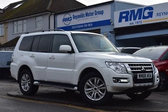 Used Mitsubishi Shogun 190 HP (139 kW) 2017 White SUV
