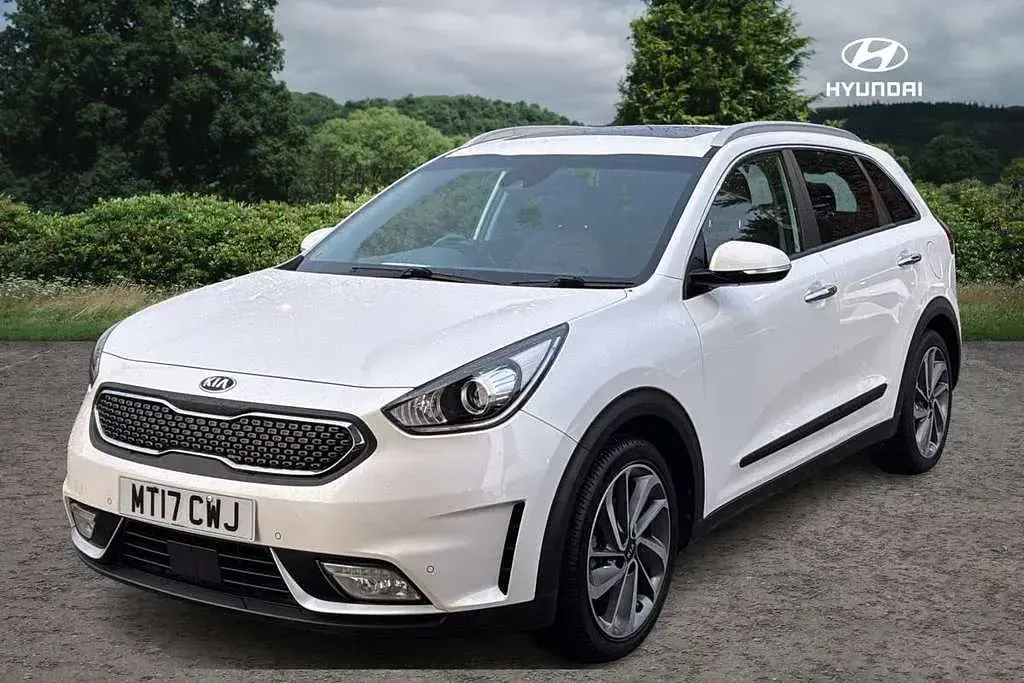 Used Kia Niro First Edition 141 HP (103 kW) 2017 White SUV