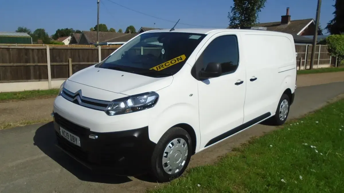 Used Citroën Dispatch 120 HP (88 kW) 2019 White MPV