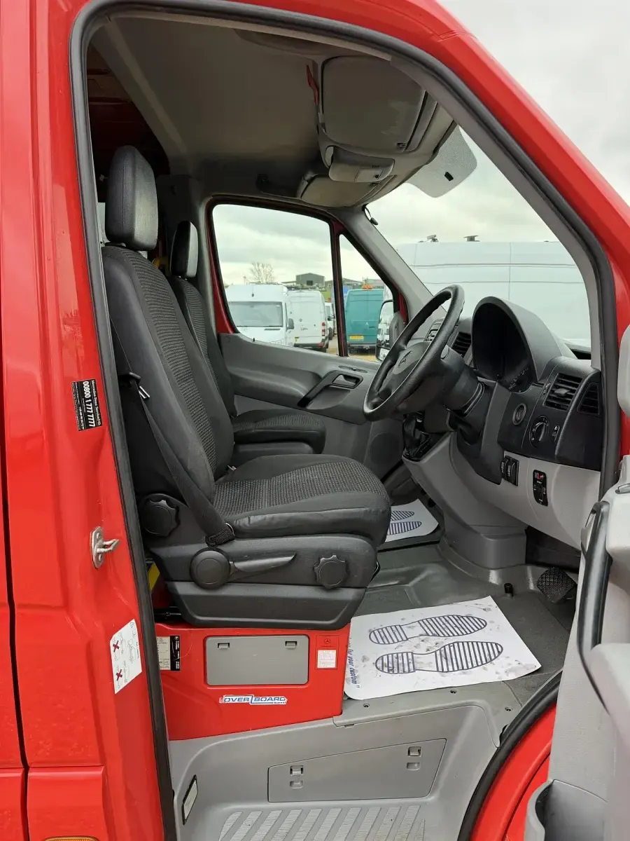 Used Mercedes Sprinter 150 HP (110 kW) 2009 Red Van