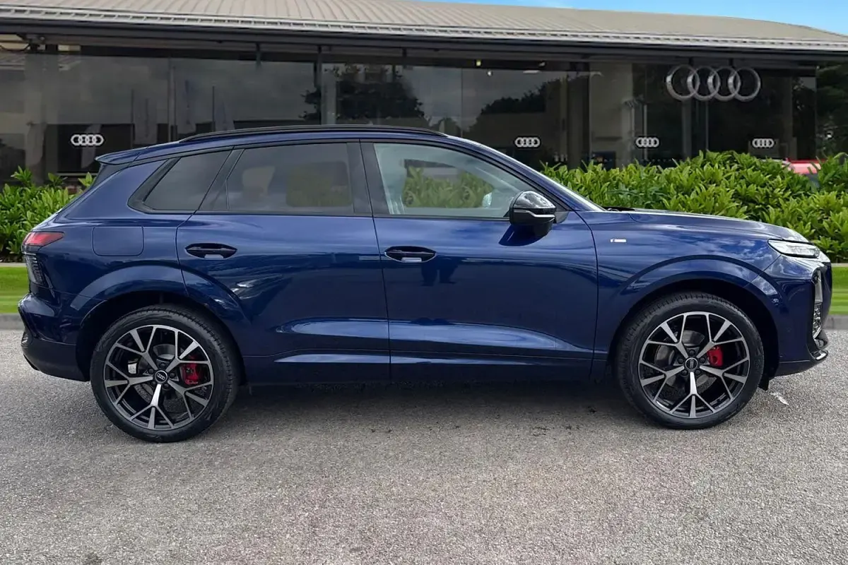Used Audi Q3 Advanced 150 HP (110 kW) 2026 Blue SUV
