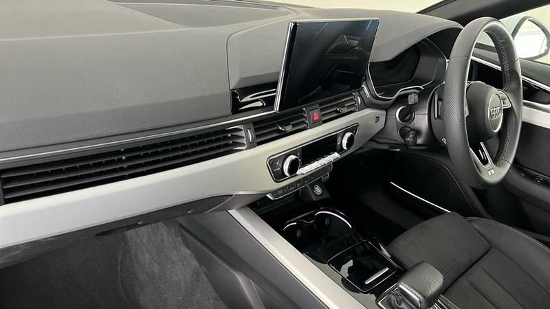 Used Audi A4 S-Line 204 HP (150 kW) 2023 White Estate