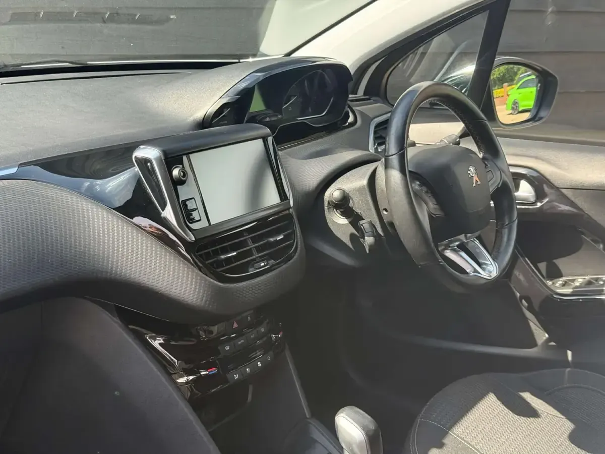 Used Peugeot 208 S 2019 White Hatchback
