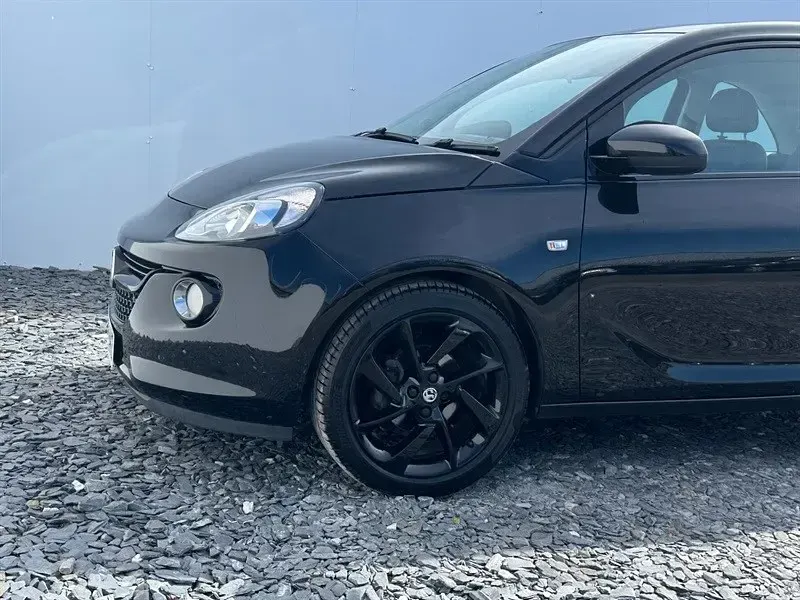 Begagnad Vauxhall Adam 70 HK (51 kW) 2019 Svart Halvkombi