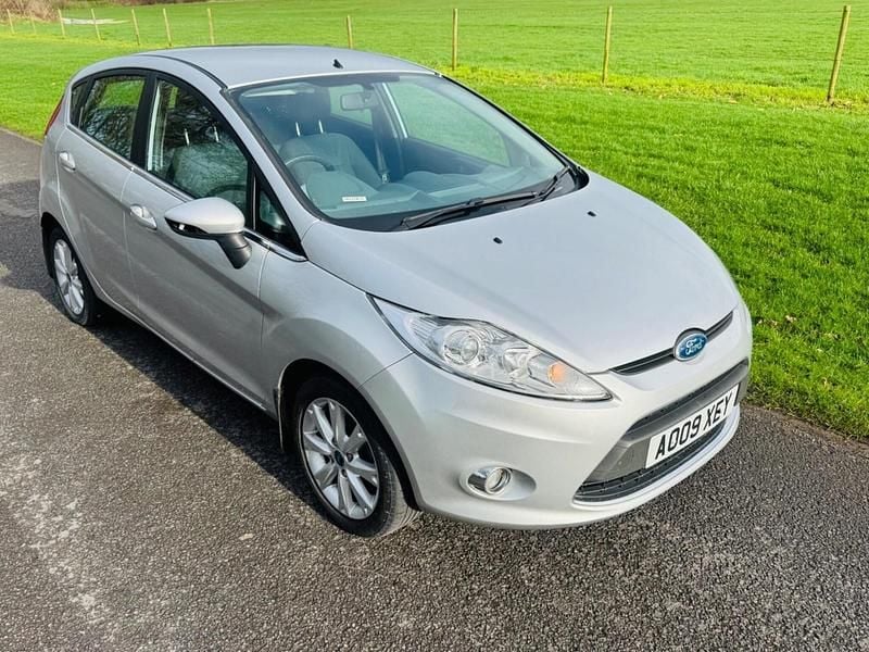 Used Ford Fiesta Zetec 82 HP (60 kW) 2009 Silver Hatchback