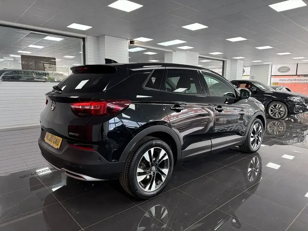 Used Vauxhall Grandland X S 130 HP (95 kW) 2020 Black SUV