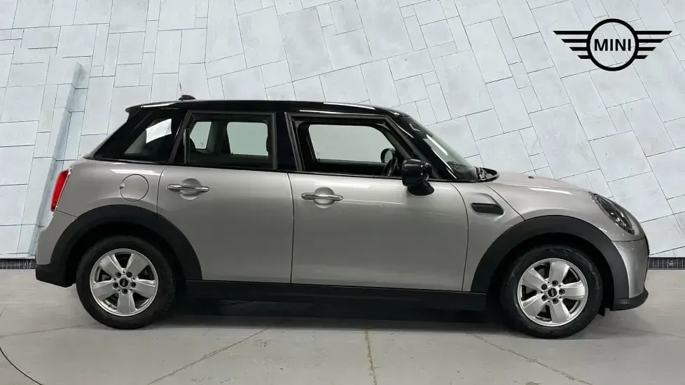 Used Mini Cooper Classic 134 HP (98 kW) 2023 Silver Hatchback