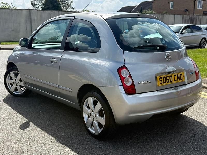 Begagnad Nissan Micra N-TEC 79 HK (58 kW) 2010 Silver Halvkombi