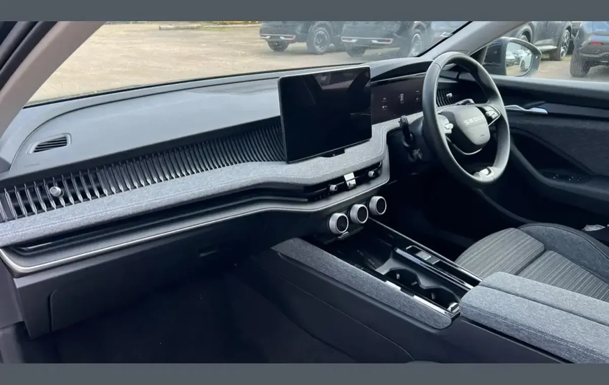 Used Skoda Superb SE Technology 200 HP (147 kW) 2025 Black Estate