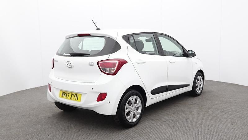 Used Hyundai i10 SE 87 HP (63 kW) 2017 White Hatchback