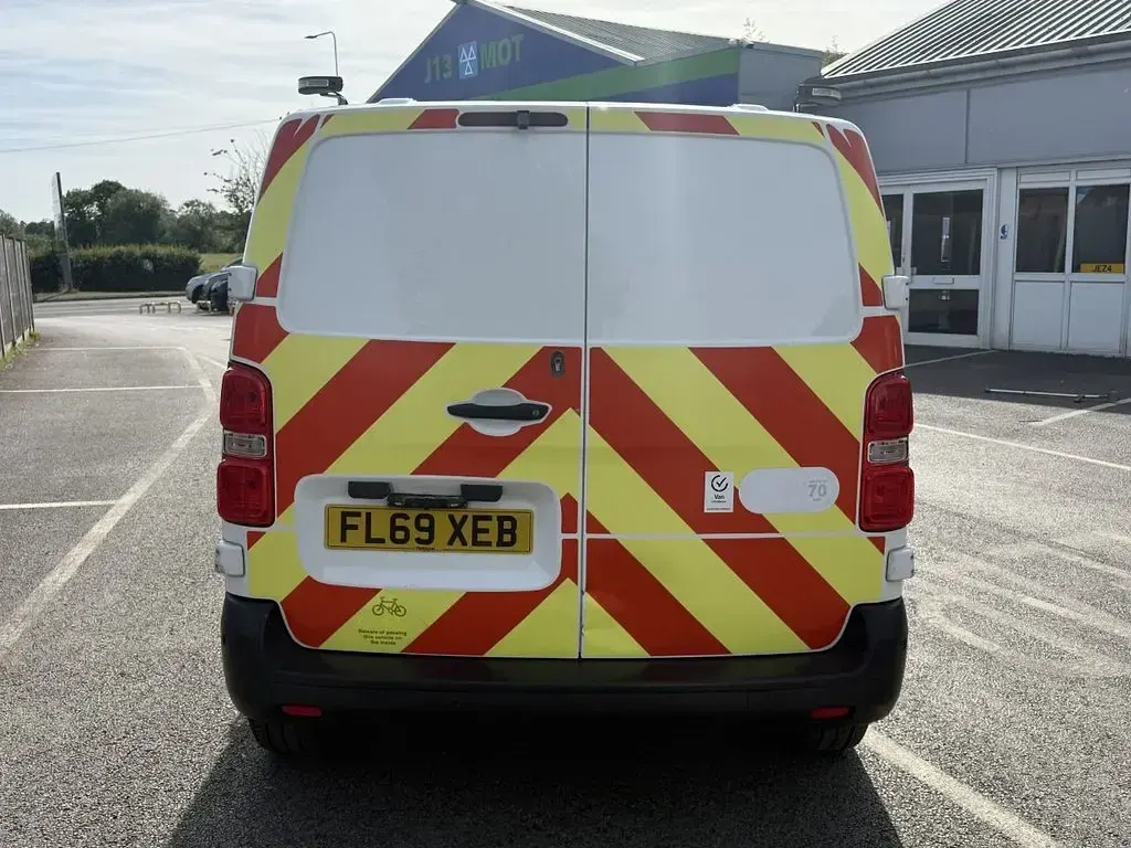 Used Vauxhall Vivaro Edition 100 HP (73 kW) 2019 White MPV