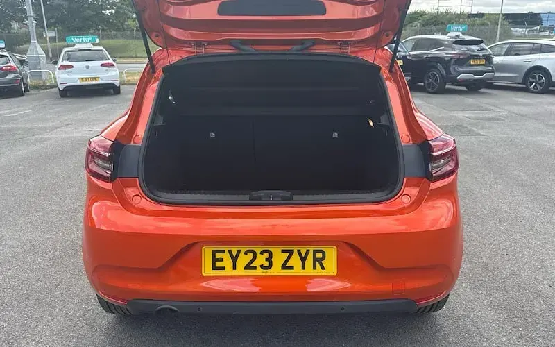 Used Renault Clio Evolution 90 HP (66 kW) 2023 Orange Hatchback