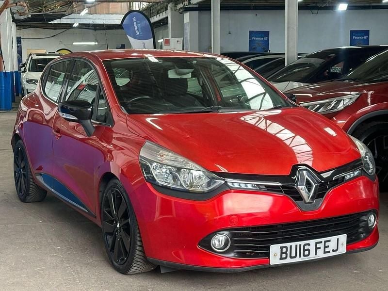 Red Used 2016 Renault Clio IV Dynamique Hatchback | £4,795 (Fair price) - Image 1/4