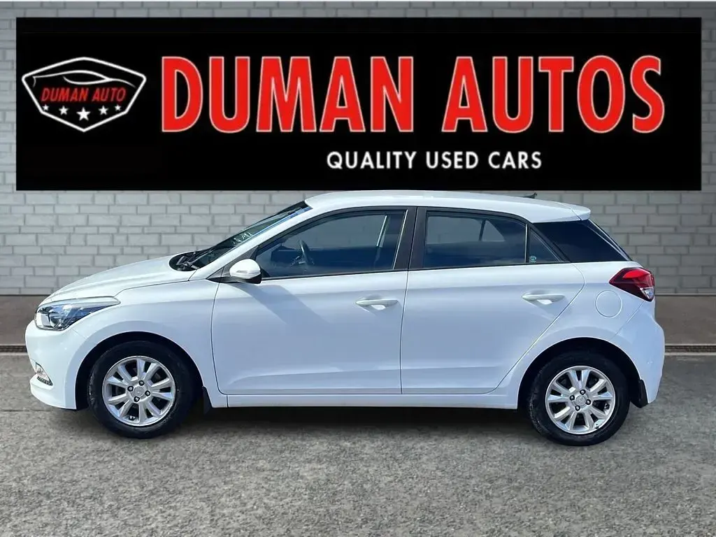 Used Hyundai i20 SE 100 HP (73 kW) 2017 White Hatchback