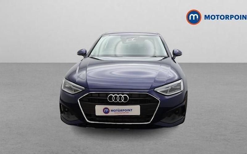 Używany Audi A4 150 KM (110 kW) 2023 Niebieski Sedan/Limuzyna