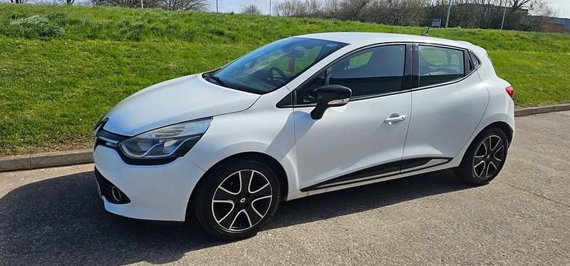 Used Renault Clio IV Dynamique 2014 White Hatchback