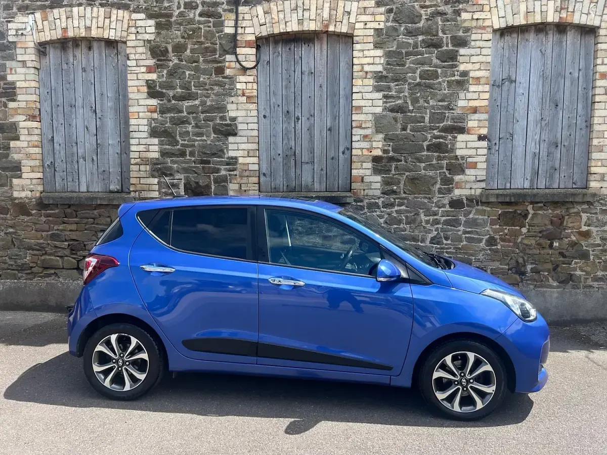 Used Hyundai i10 Premium SE 87 HP (63 kW) 2018 Blue Hatchback