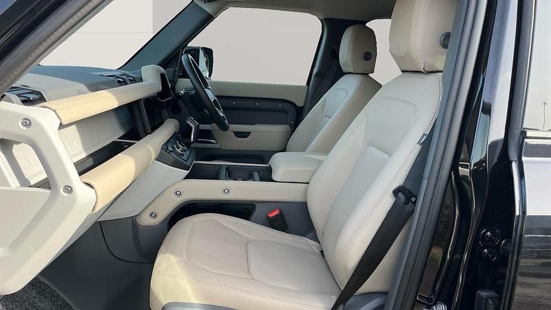 Used Land Rover Defender 249 HP (183 kW) 2024 Estate