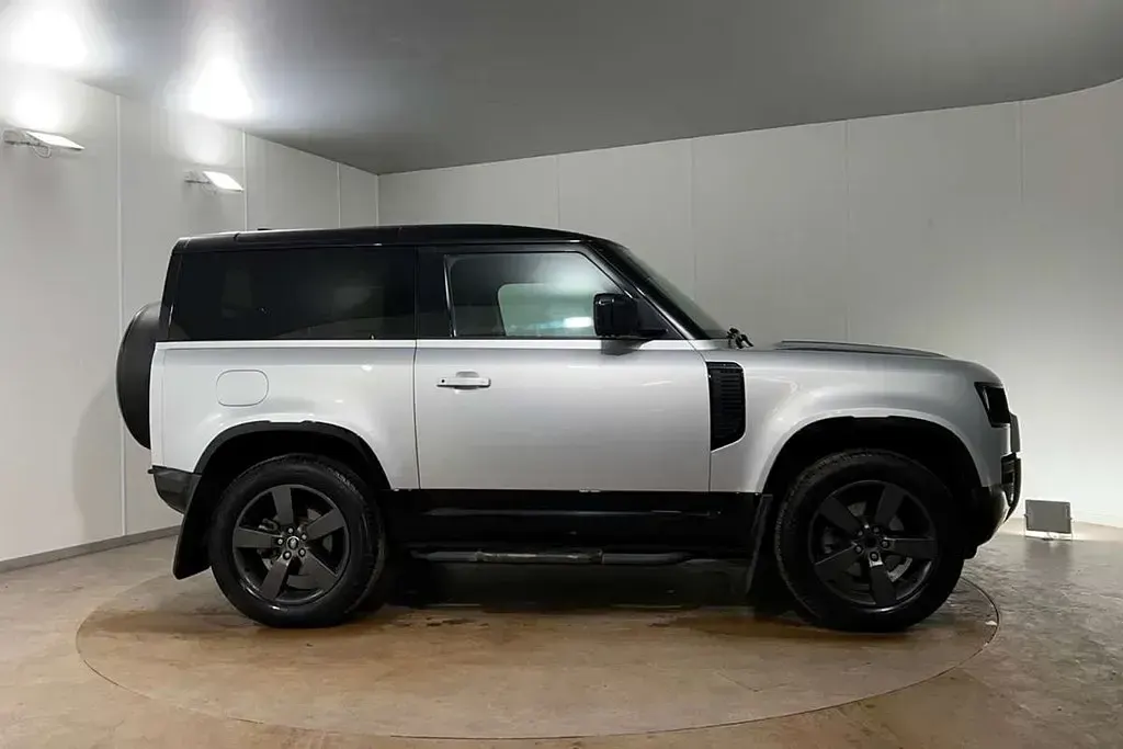 Used Land Rover Defender HSE Dynamic 245 HP (180 kW) 2023 Silver SUV